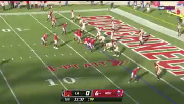 Houston Roughnecks player appears to vomit on the field before goal line play