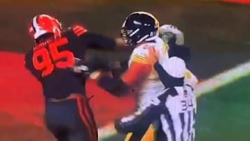 Myles Garrett rips off Mason Rudolph's helmet and connects with his head, inciting brawl on Thursday