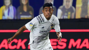 Julian Araujo, defensor de los Los Angeles Galaxy
