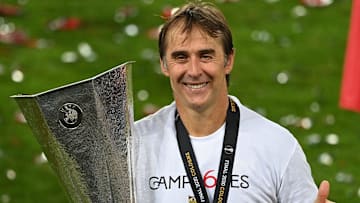 Lopetegui con el título de la Europa League logrado el pasado mes de agosto