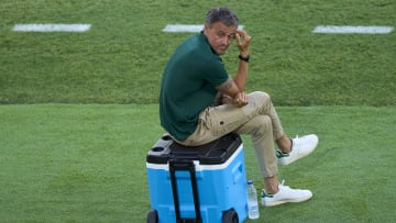 Luis Enrique dirigiendo el encuentro contra Polonia