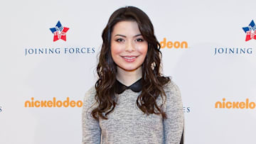 Miranda Cosgrove regresa a la exitosa serie como Carly Shay 