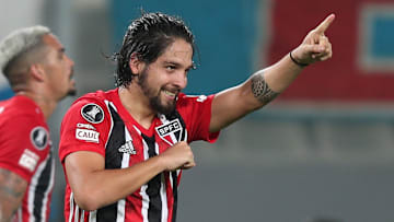 Buscando maior protagonismo, Martín Benítez trabalhou em dias de folga dado ao elenco do São Paulo. Camisa 8 quer se livrar de problemas físicos. 