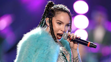 Belinda respondió duramente a las críticas que recibió en redes 