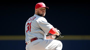 Jon Lester se ha convertido en otro lanzador desde que llegó a San Luis
