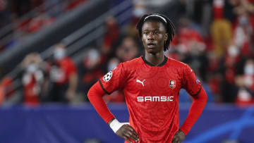 Â l’âge de 17 ans et 341 jours, il est devenu le plus jeune joueur à franchir la barre des 50 matches avec une formation de Ligue 1 depuis Basile Boli