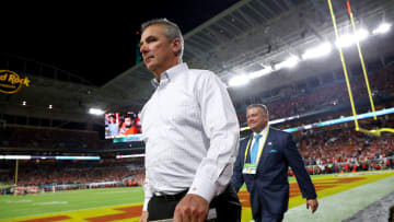 Urban Meyer tiene experiencia en la dirección de equipos del fútbol americano universitario