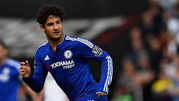 De Salomon Kalou a Alexandre Pato: confira oito jogadores que já defenderam o Chelsea, e você não se lembrava.