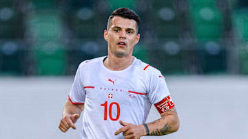 Granit Xhaka con la maglia della Svizzera