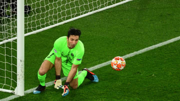 Buffon tuvo un error de bulto contra el Manchester United