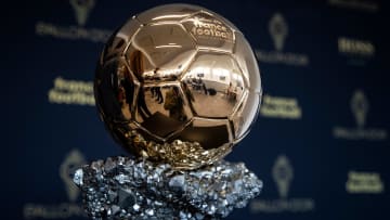 TOPSHOT-FBL-FRA-AWARD