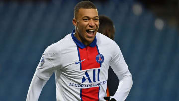 Auteur de son 100e but avec le PSG ce samedi, les discussions reviennent de plus en plus au sujet de la prolongation de Kyllian Mbappé.