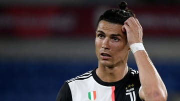 Cristiano Ronaldo et la Juventus doivent affronter Naples en série A, mais des cas de Covid empêchent Naples de se rendre à Turin