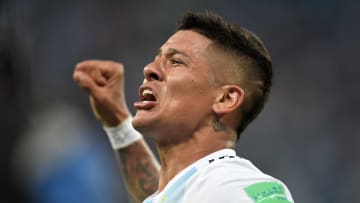 TOPSHOT-FBL-WC-2018-MATCH39-NGR-ARG - Marcos Rojo, primer refuerzo de Boca.