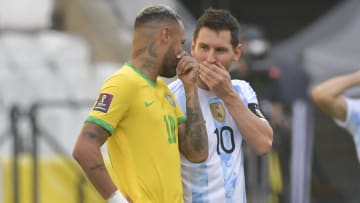 Neymar et Lionel Messi lors du dernier Brésil - Argentine interrompu. 