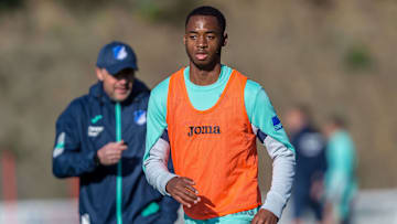 Bogarde trainiert bereits regelmäßig bei den Profis