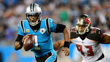 Cam Newton sigue como agente libre 