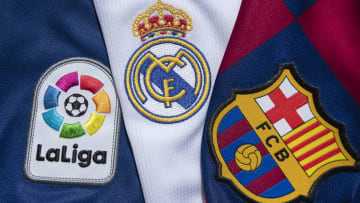 Escudos de La Liga, Real Madrid y Barcelona.