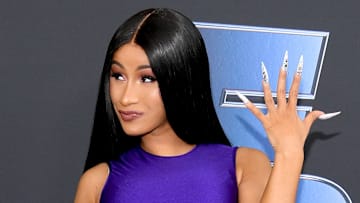 Cardi B mostró cómo hace para mantener su cabellera espectacular