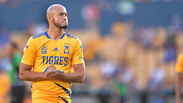 Carlos González salió del partido ante Atlas por lesión