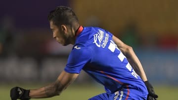 Orbelín Pineda rompiéndola en Cruz Azul