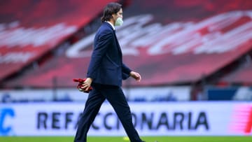 Santiago Solari dirigiendo al América
