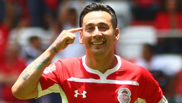 El jugador Rubens Sambueza celebra un gol con Toluca.