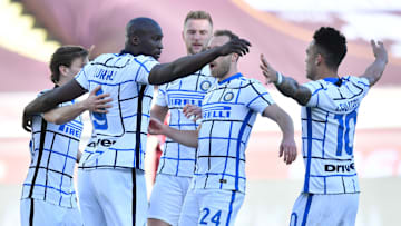 Romelu Lukaku festeggiato dai compagni a Torino 
