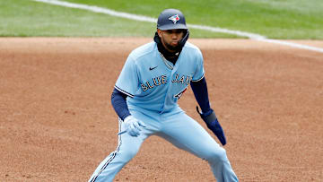 Lourdes Gurriel es uno de los jugadores afectados por los síntomas de la vacuna contra el COVID-19
