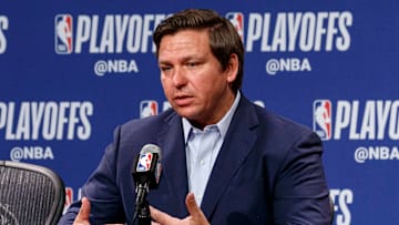 El gobernador de Florida Ron DeSantis está listo para recibir al deporte profesional 