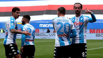 Il Napoli esulta dopo il gol di Fabian Ruiz