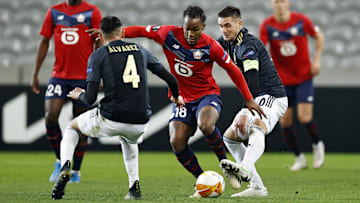 Renato Sanches entouré de Tadic et Alvarez de l'Ajax. Renato Sanches entouré de Tadic et Alvarez de l'Ajax.