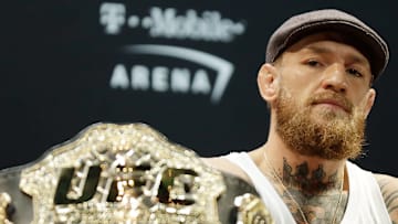 Conor McGregor se ha convertido en el primer doble campeón en la historia de UFC