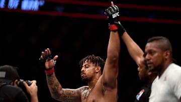 Greg Hardy le quitó el invicto de peso pesado a Yorgan de Castro este sábado en UFC 249