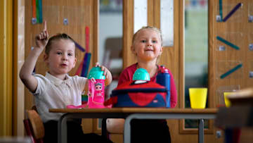 Los niños necesitan una buena dieta rica en nutrientes y alimentos saludables para su crecimiento 