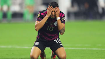 Orbelín Pineda se lamenta en un partido del Tricolor.