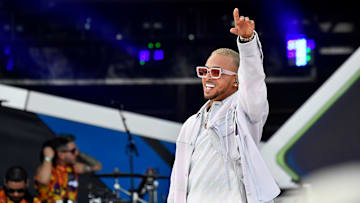 Ozuna toma clases de boxeo con el reconocido ex boxeador invicto Floyd Mayweather