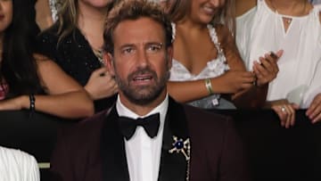 Gabriel Soto asistió a boda en Cancún junto a Irina Baeva.