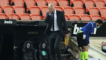 Ist beim Spitzenspiel in Villarreal wohl zu größeren Umbaumaßnahmen gezwungen: Real-Trainer Zinédine Zidane