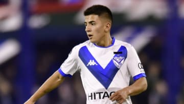 Thiago Almada est considéré comme le nouveau prodige du football argentin. 