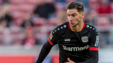 Lucas Alario spielt sich in der Vordergrund