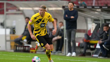 VfB Stuttgart v Borussia Dortmund - Bundesliga