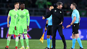 Auch Mark van Bommel beschwerte sich anschließend beim Schiedsrichter