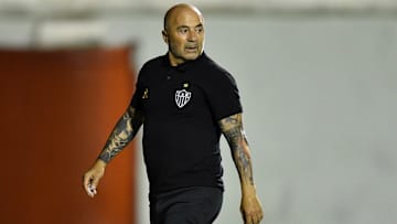 O líder Galo vai enfrentar o lanterna Esmeraldino no final de semena.