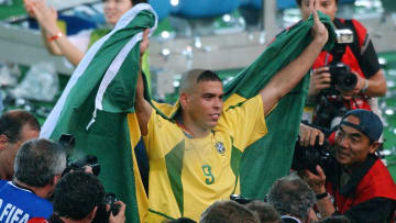 WC2002-GER-BRA-RONALDO AND FLAG