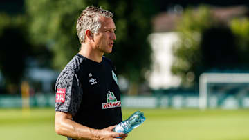 Der Aufsichtsrat von Werder Bremen will mit Sportchef Frank Baumann (Foto) schnellstmöglich verlängern. Das sorgt für Kritik.