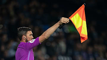 Un fuorigioco segnalato dall'assistente