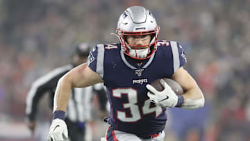 Rex Burkhead reestructuró su contrato con los Patriots 
