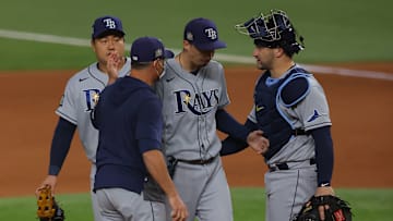 Kevin Cash es blanco de críticas por su decisión de sacar a Blake Snell en el sexto juego de la Serie Mundial 