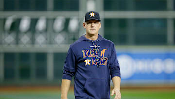 Jeff Luhnow y A.J.Hinch fueron castigados por robo de señas en 2017